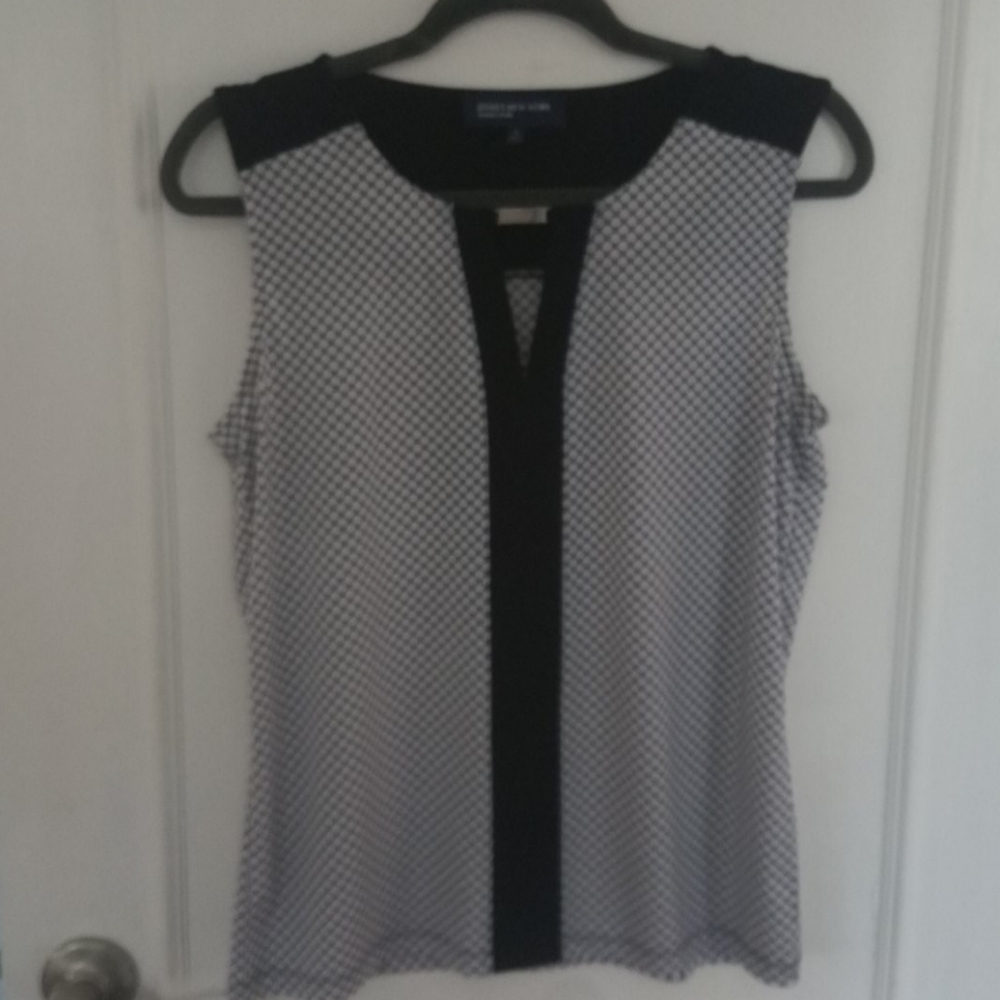 Women's sleeveless blouse